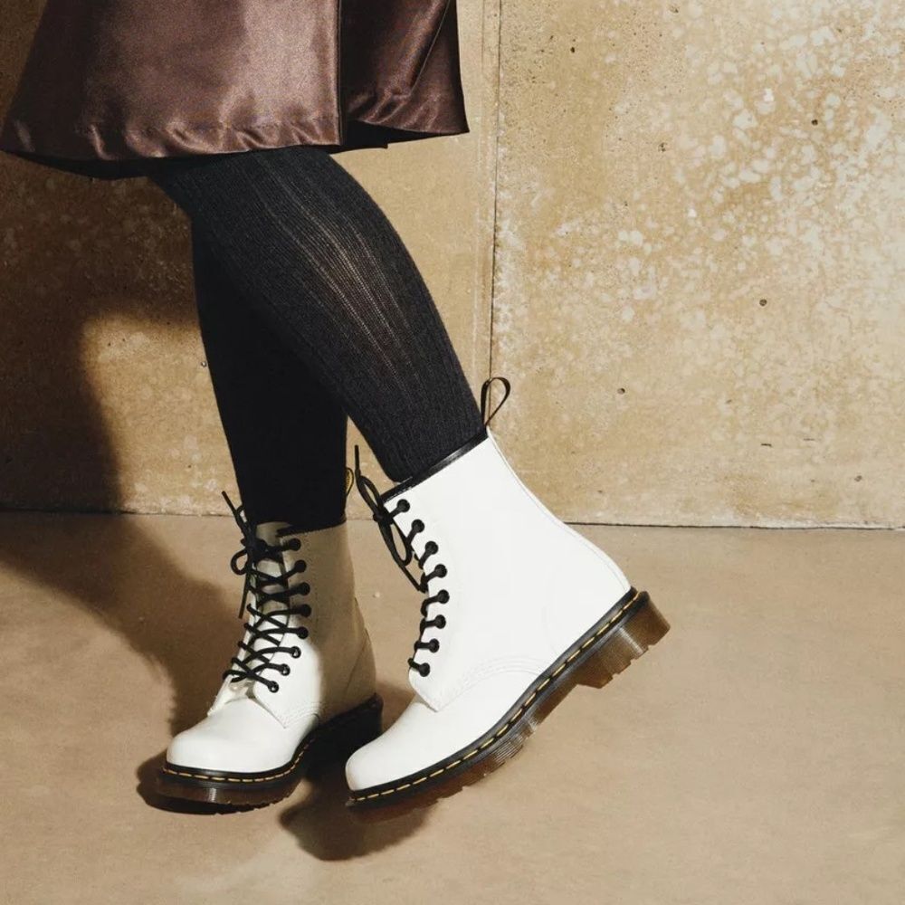 Dr. Martens Air Wair White 8-Eye Lace Up Boots‎ Sz 11